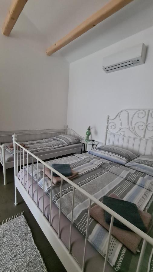 La Bobul Apartments Drnholec Ngoại thất bức ảnh