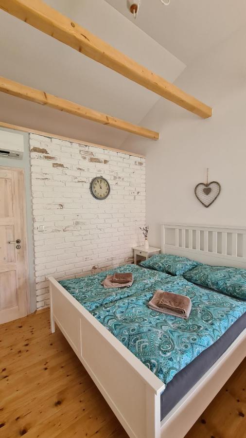 La Bobul Apartments Drnholec Ngoại thất bức ảnh