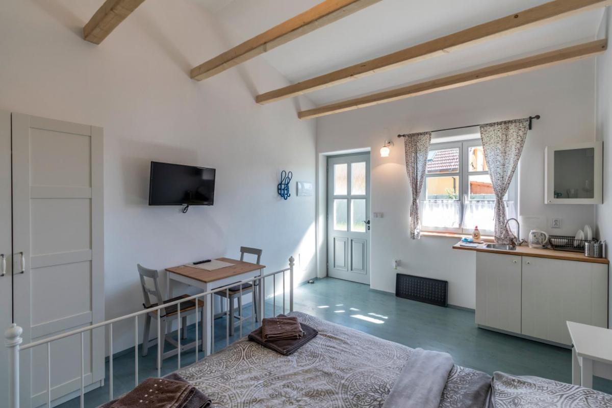 La Bobul Apartments Drnholec Ngoại thất bức ảnh