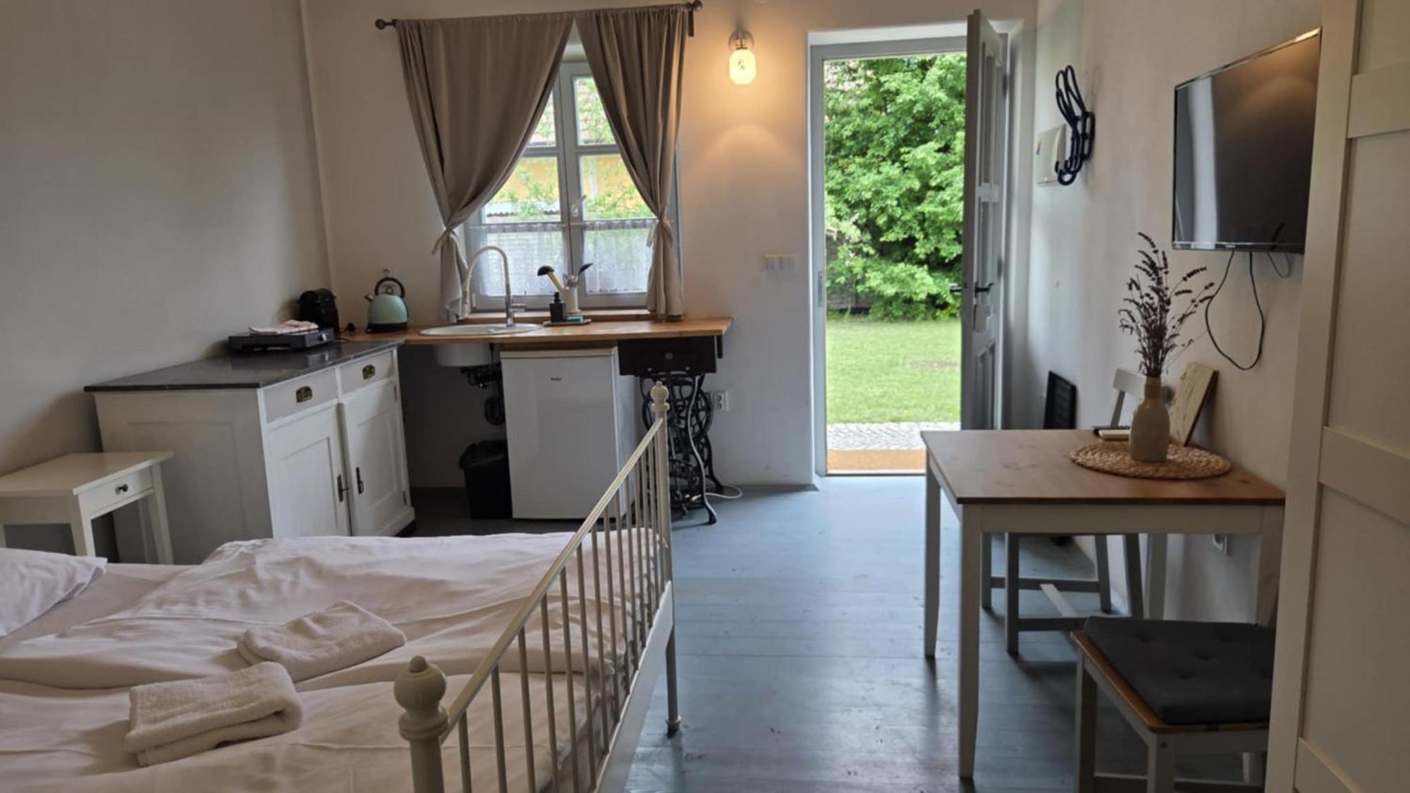 La Bobul Apartments Drnholec Ngoại thất bức ảnh