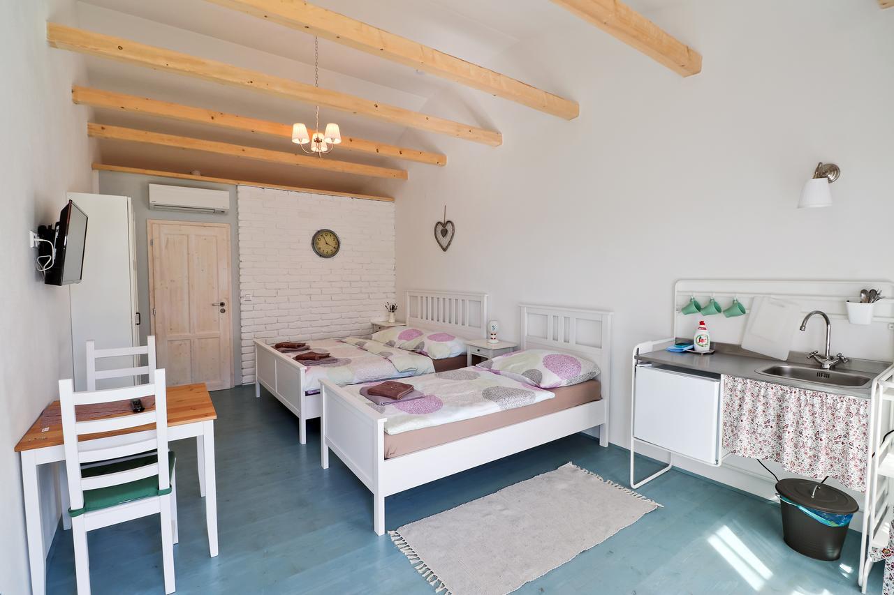 La Bobul Apartments Drnholec Ngoại thất bức ảnh